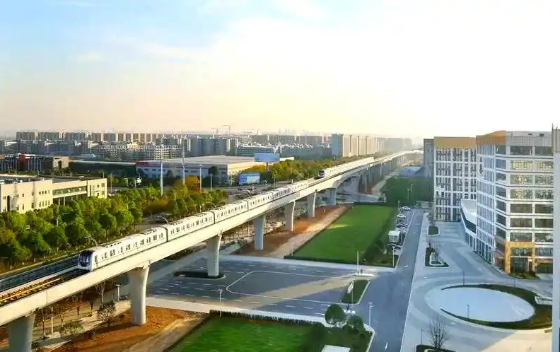 创新引领绿色出行新潮流：城市公共交通的变革之路